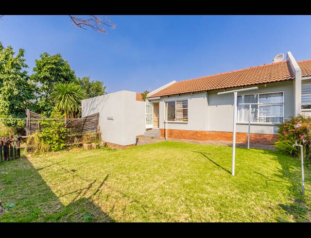 2 BEDROOM CLUSTER FOR SALE IN MAGALIESSIG